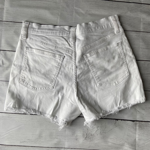GAP high rise white Shorts frayed hem Size 30 Size 10 - Picture 2 of 3